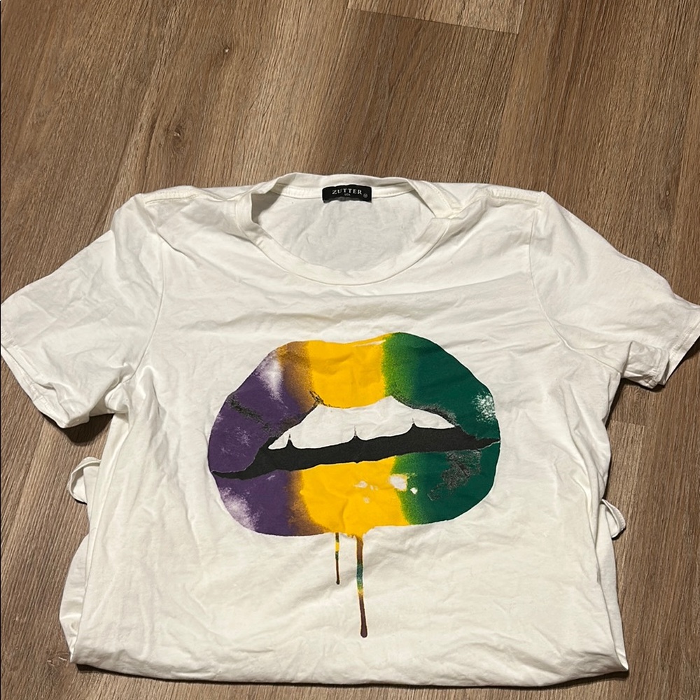 Zilver White Tee with Colorful Lip Print